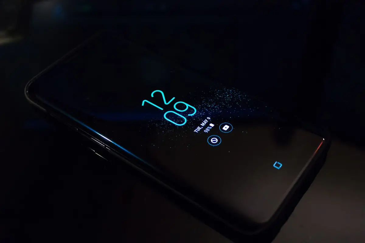Samsung Galaxy with a curved edge display showing the always-on clock